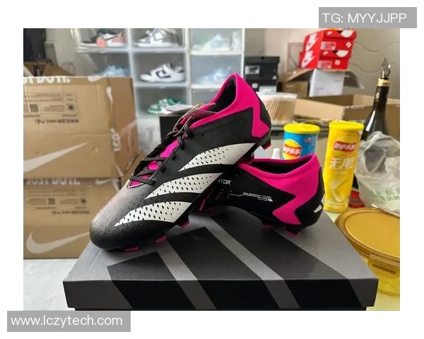 阿迪达斯F50足球鞋的魅力与性能解析，助你在球场上尽显风采